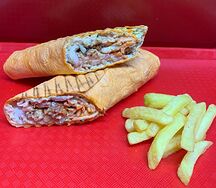 Шаурма в сырном лаваше и картошка фри