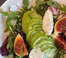 Зеленый салат с инжиром 