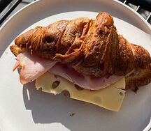 Круассан Прошутто-сыр