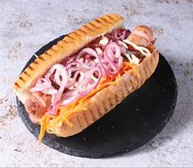 Хот-дог с двумя сосисками
