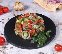 Салат из свежих овощей с зеленью