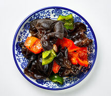 Черные древесные грибы