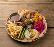 Фалафель на тарелке