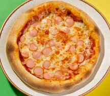 Пицца с колбасками