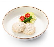 Куриные котлетки с овощами и гарниром на выбор