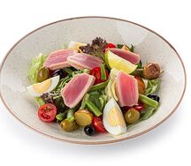 Салат с тунцом