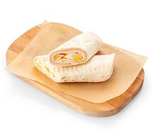 Ролл с ветчиной и яйцом