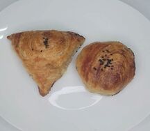 Самса с курицей слаёный