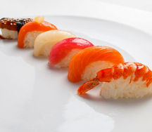 Суши с копченым лососем