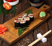 Ролл с угрем и огурцом