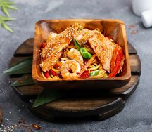 Рамен с лососем и креветками