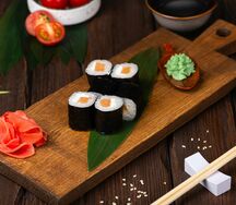 Ролл с лососем и сыром