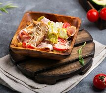 Салат Цезарь с курицей