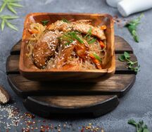 Вок Фунчоза с курицей и овощами