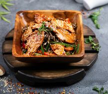 Соба с курицей и овощами