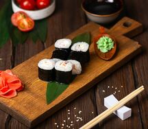 Ролл с креветкой и сыром