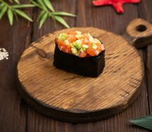 Гункан Лосось и авокадо