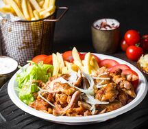 Гирос на тарелке микс