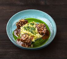 Телячьи щечки с картофельным пюре