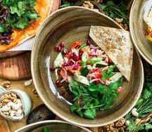 Салат по-грузински из свежих овощей с орехами