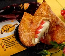 Чебурек с сыром и томатом