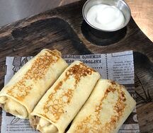 Блинчики с мясом и сметаной