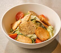Салат Цезарь с курицей