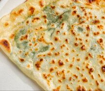 Кутабы с зеленью и сулугуни