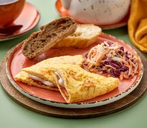 Омлет с лососем и сливочным сыром
