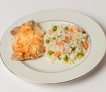 Курица с сыром и рис с овощами
