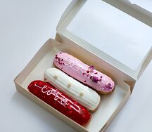Подарочный набор эклеров (клубничный, роза-малина, творожный)