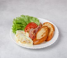 Сытный завтрак (яичница с беконом)