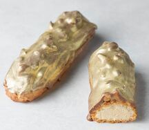 Эклер соленая карамель