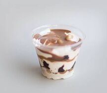 Десерт Трайфл Сникерс