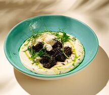 Говяжьи щечки со страчателлой