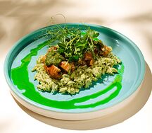 Бедро цыпленка с рисом и зеленым карри