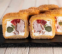 Ролл Горячий ролл в тортилье с курицей