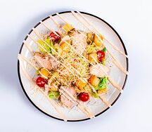 Салат Цезарь с курицей