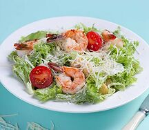 Салат цезарь с креветками