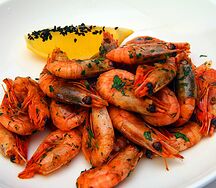 Жареные креветки с чесноком
