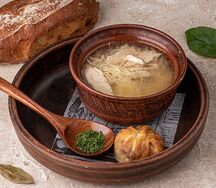 Суп-лапша с курицей и пирожком с грибами