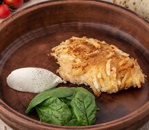 Шницель по-министерски со сливочным соусом 