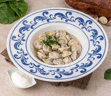 Пельмени с говядиной и копчёной сметаной