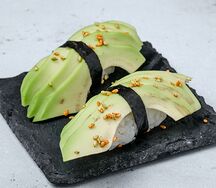 Суши с авокадо