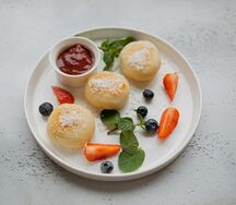 Кокосовые сырники с топпингом