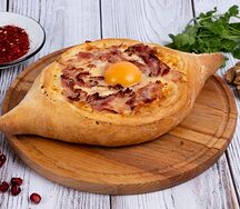 Хачапури по-аджарски с беконом