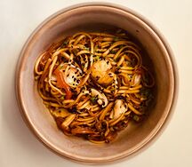 Вок с морепродуктами