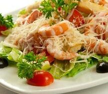Салат Цезарь с креветкой