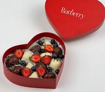 Сердце с клубникой в шоколаде