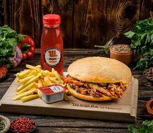 Жаркое из свинины с горячим салатом, картофель фри, соус и морс собственного приготовления